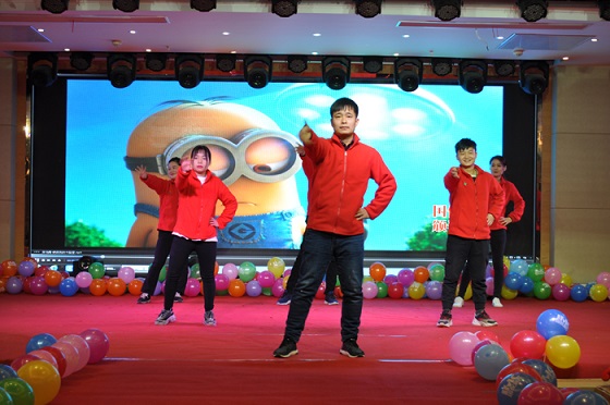 “产业报国 仪起拼搏”2018年度优秀suncitygroup太阳新城人表彰典(图1)