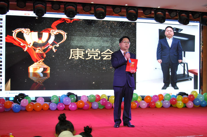 “产业报国 仪起拼搏”2018年度优秀suncitygroup太阳新城人表彰典(图6)