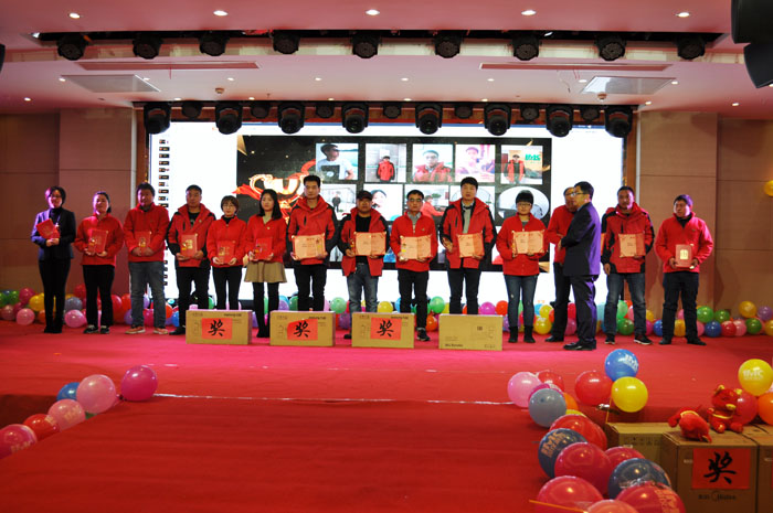 “产业报国 仪起拼搏”2018年度优秀suncitygroup太阳新城人表彰典(图7)