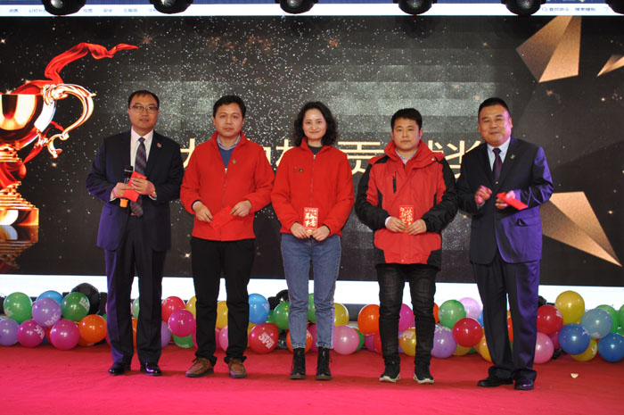 “产业报国 仪起拼搏”2018年度优秀suncitygroup太阳新城人表彰典(图10)